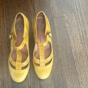 Euro 41 Women’s Yellow T-Strap Mary Jane Heels